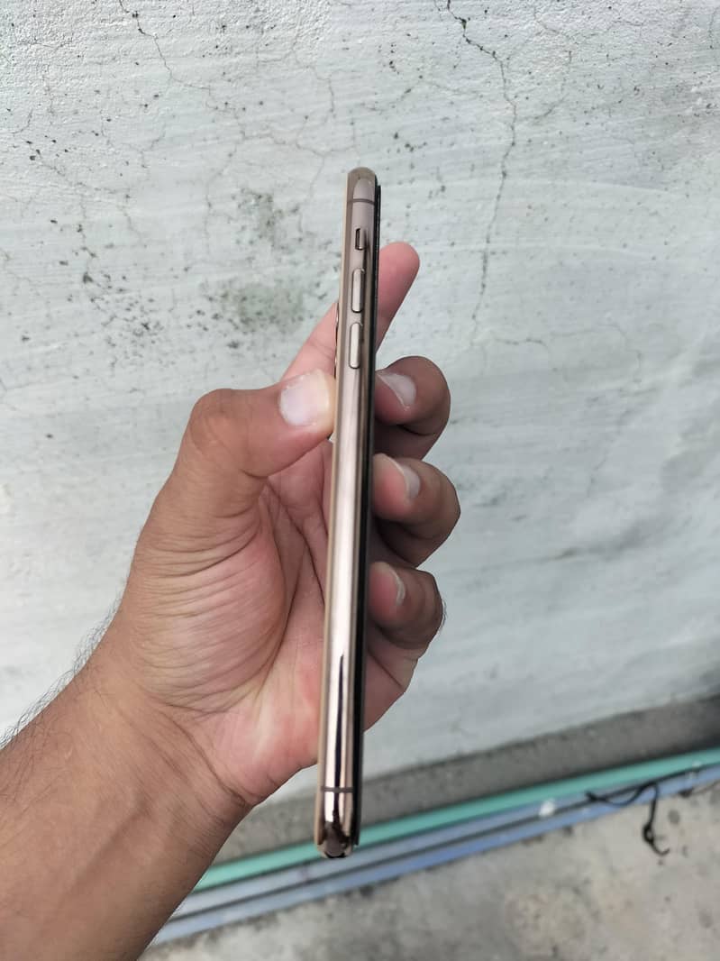 Apple iPhone 11 Pro Max 1