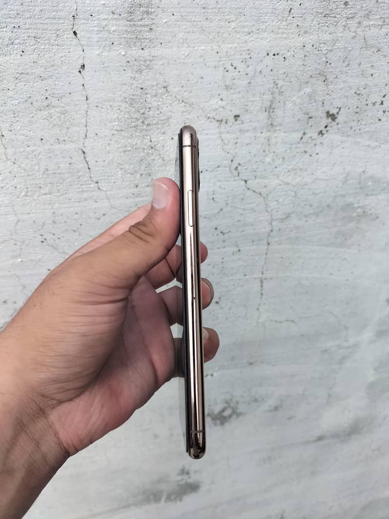 Apple iPhone 11 Pro Max 2