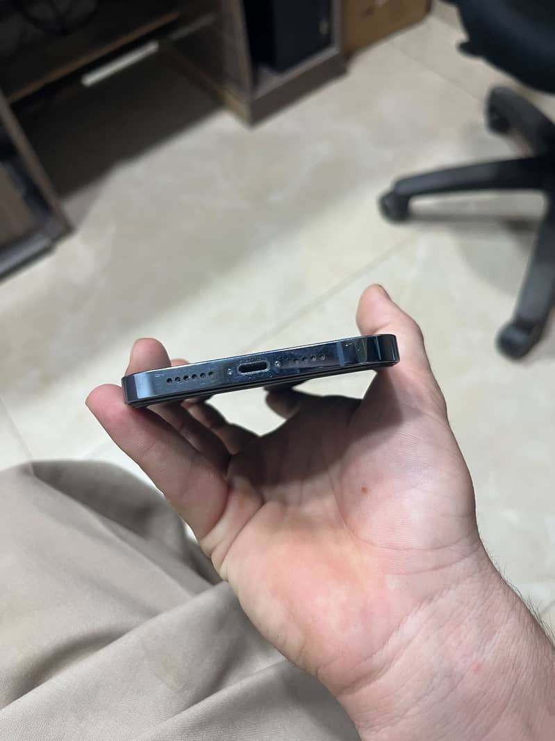 Apple iPhone 13 Pro Max 4