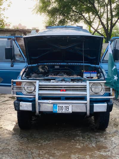 Mitsubishi Pajero 1990