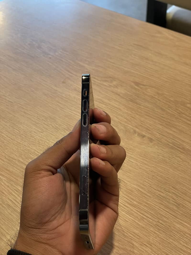 Apple iPhone 12 Pro 2
