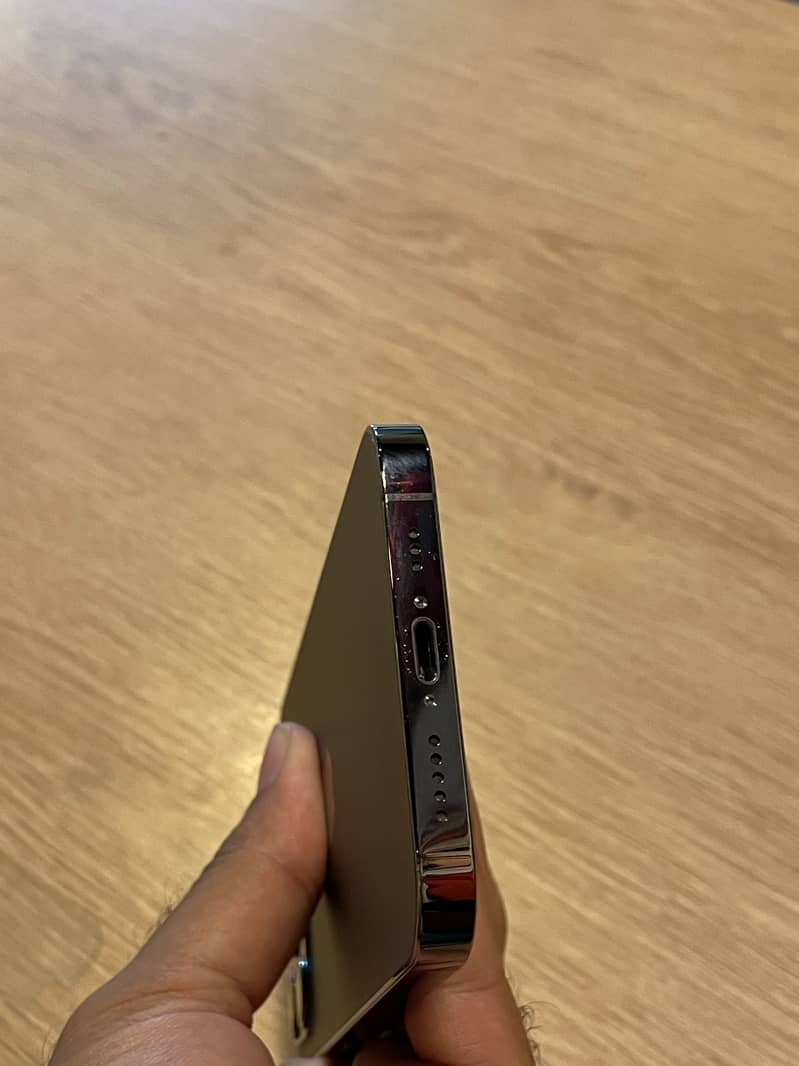 Apple iPhone 12 Pro 4