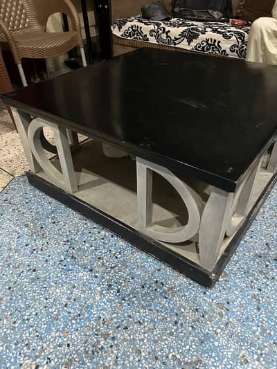Central table for sale
