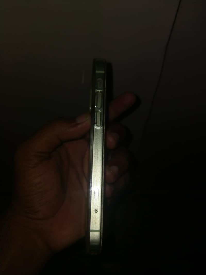 Apple iPhone 12 3