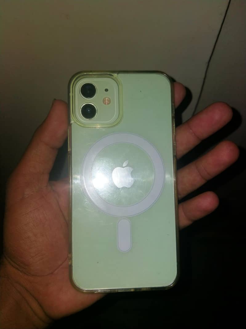Apple iPhone 12 4