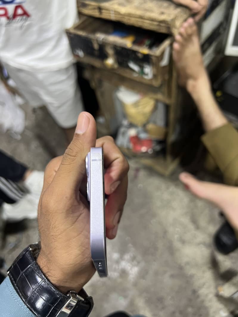 Apple iPhone 14 3