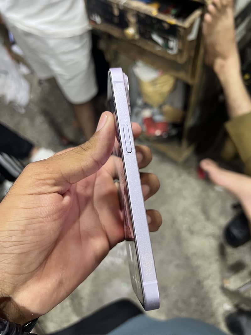 Apple iPhone 14 4