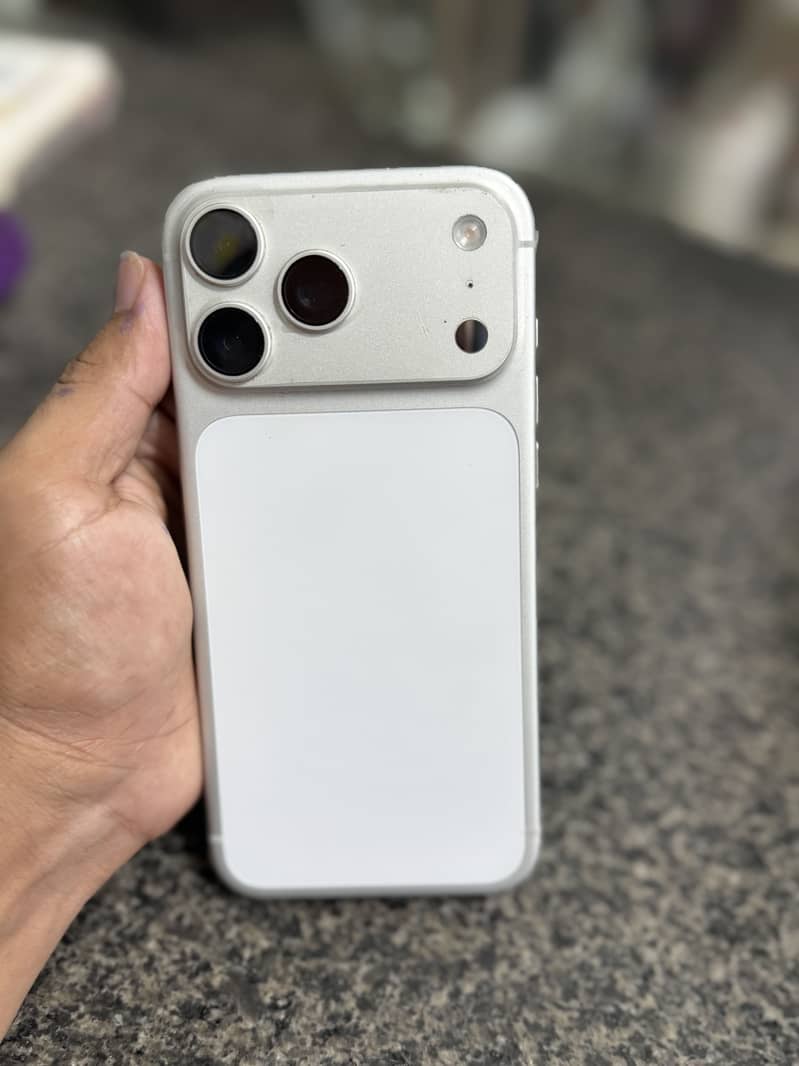 Apple iPhone 17 Pro Max 1