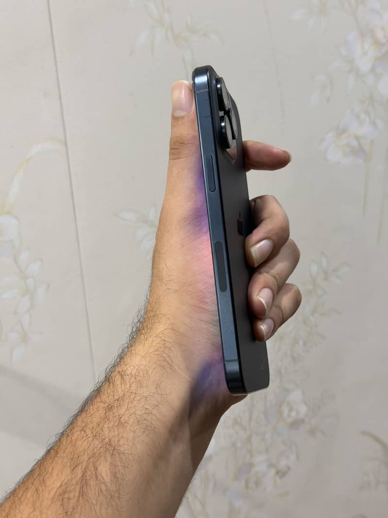Apple iPhone 15 Pro Max 2