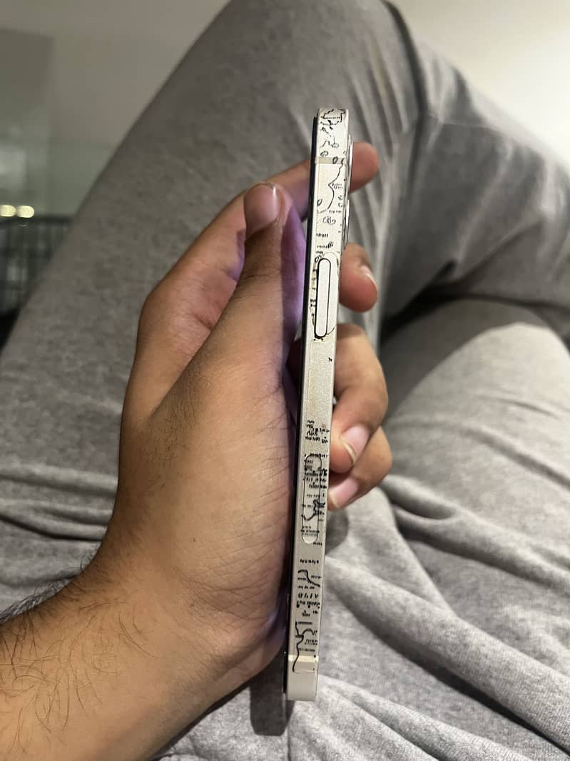 Apple iPhone 12 1