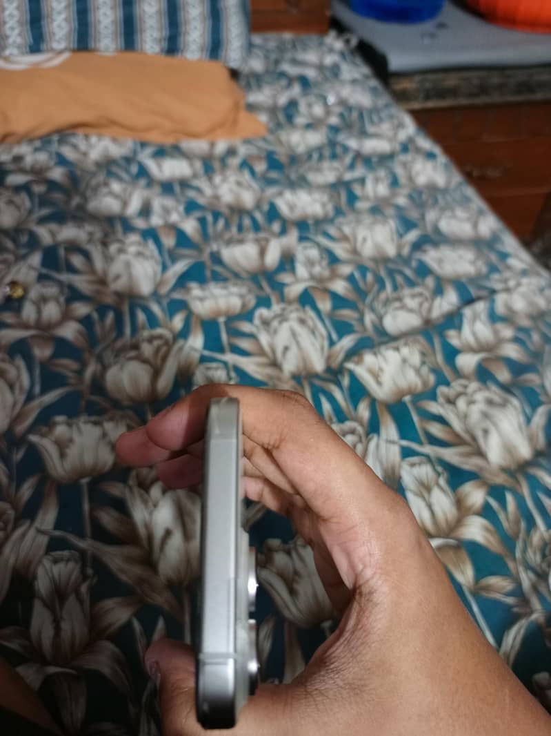 Apple iPhone 16 Pro Max 3