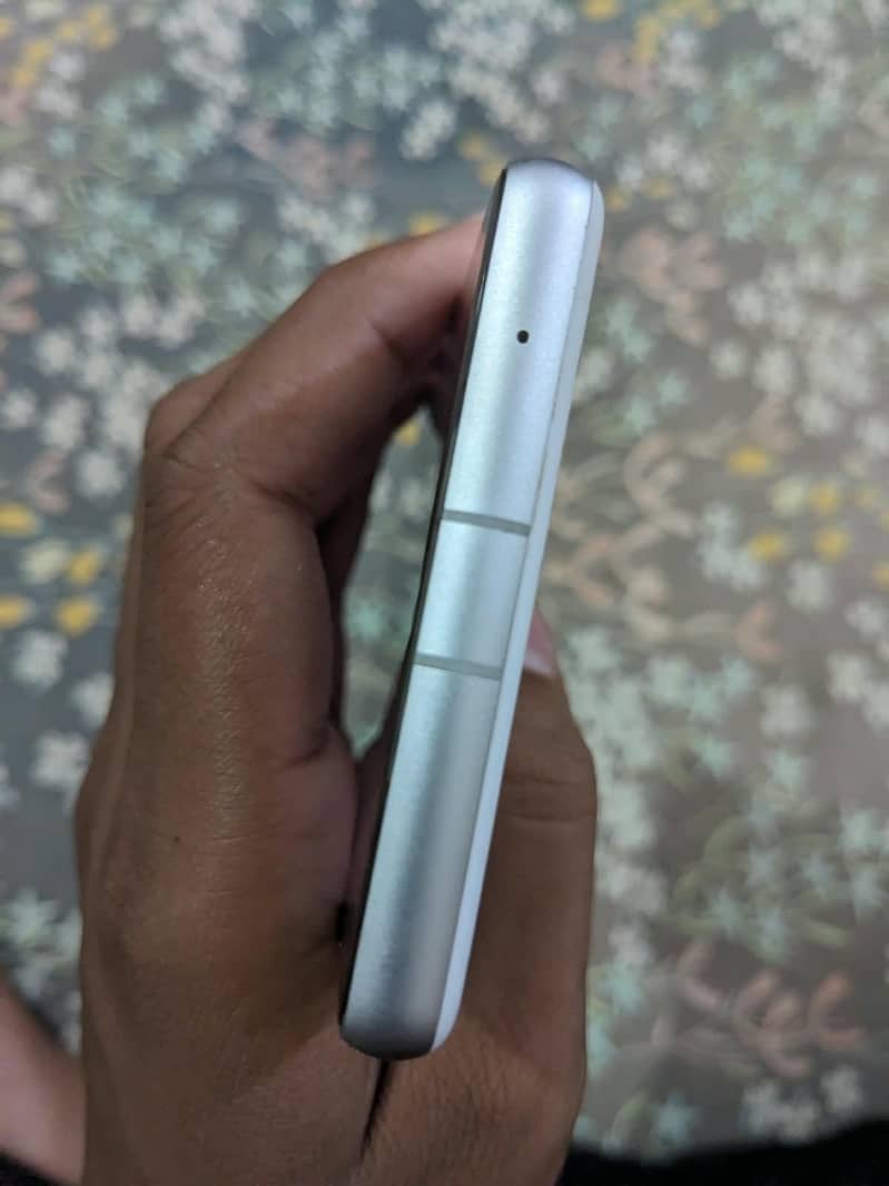 Google Pixel 7a 3