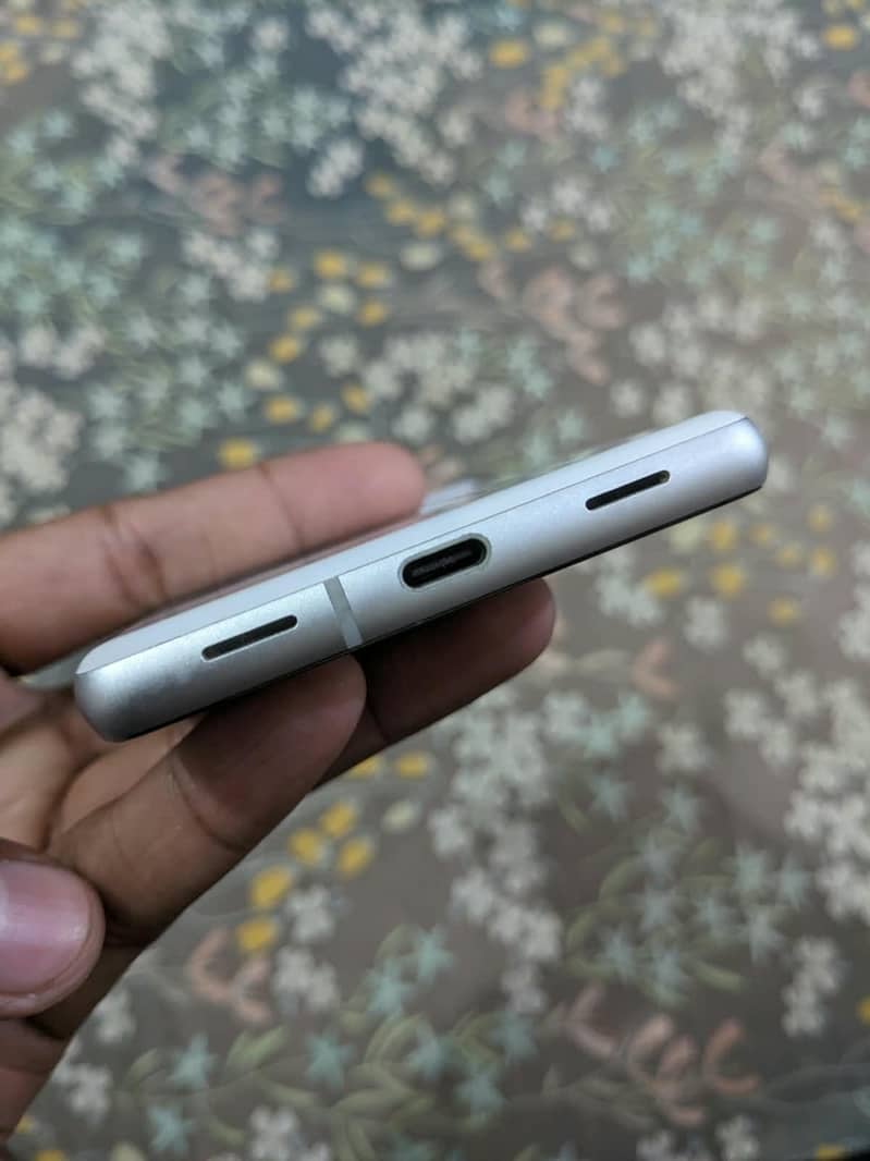 Google Pixel 7a 4