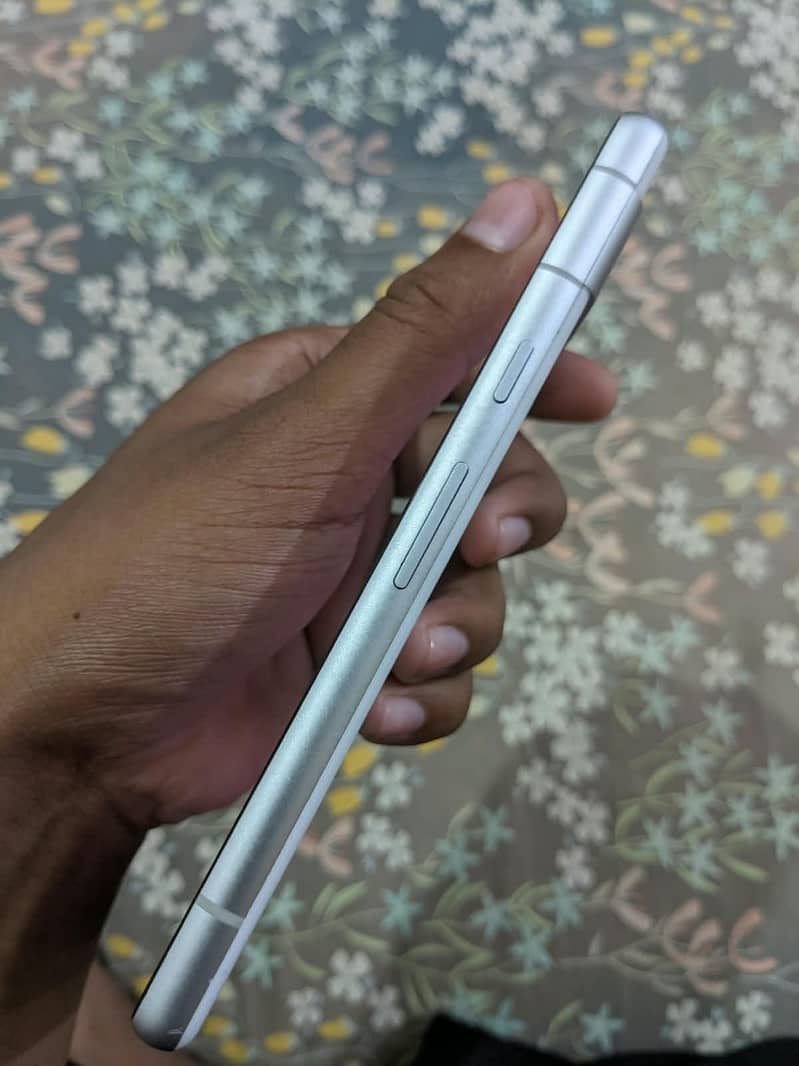 Google Pixel 7a 5