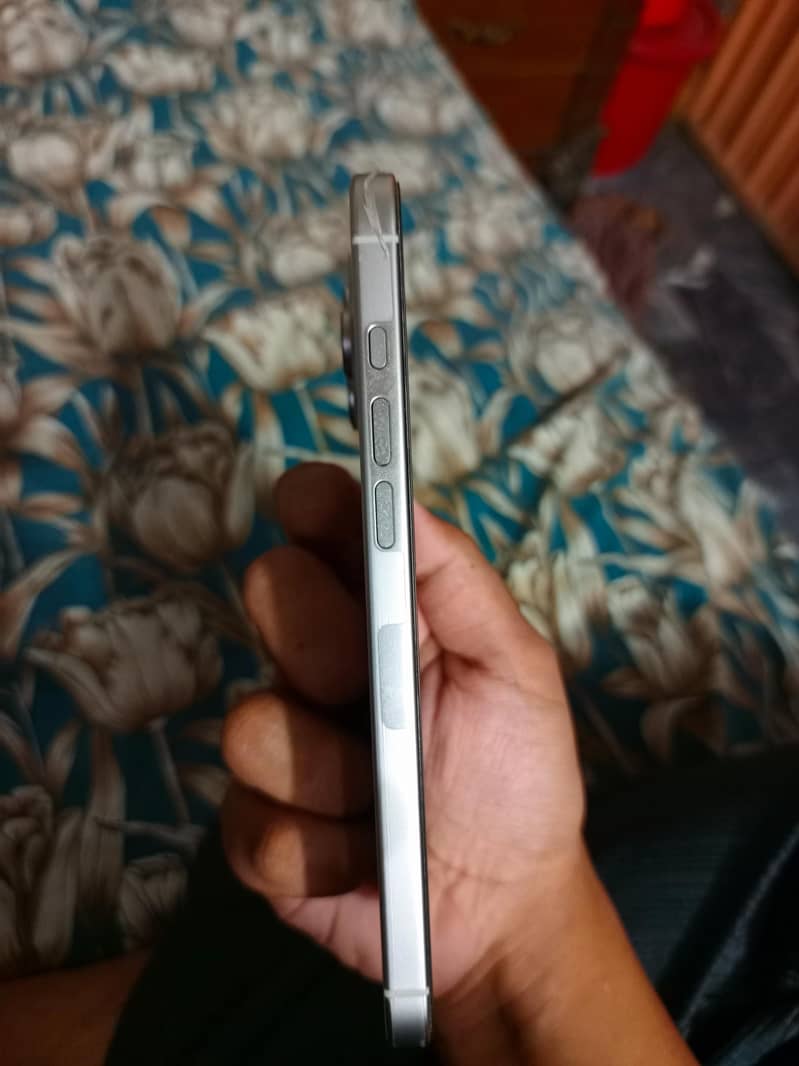 Apple iPhone 16 Pro Max 4