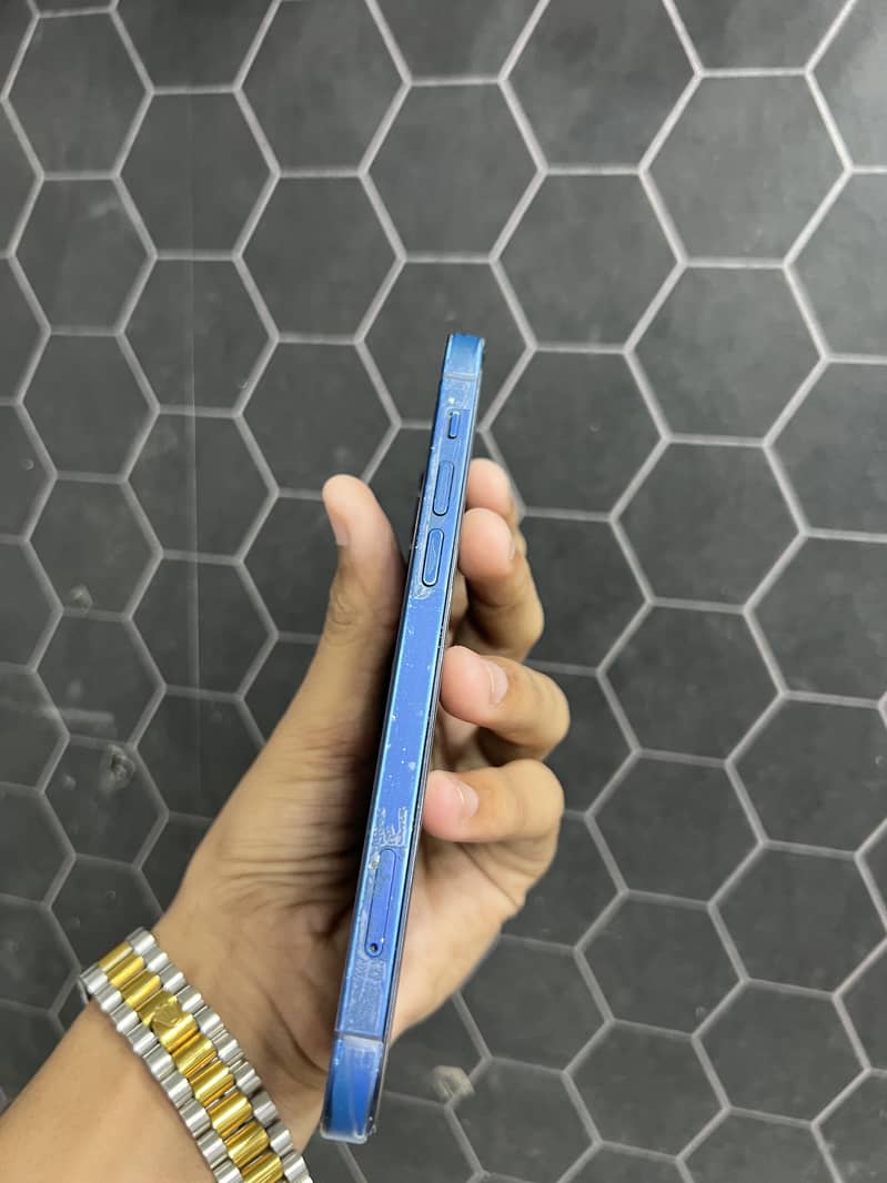 Apple iPhone 12 6