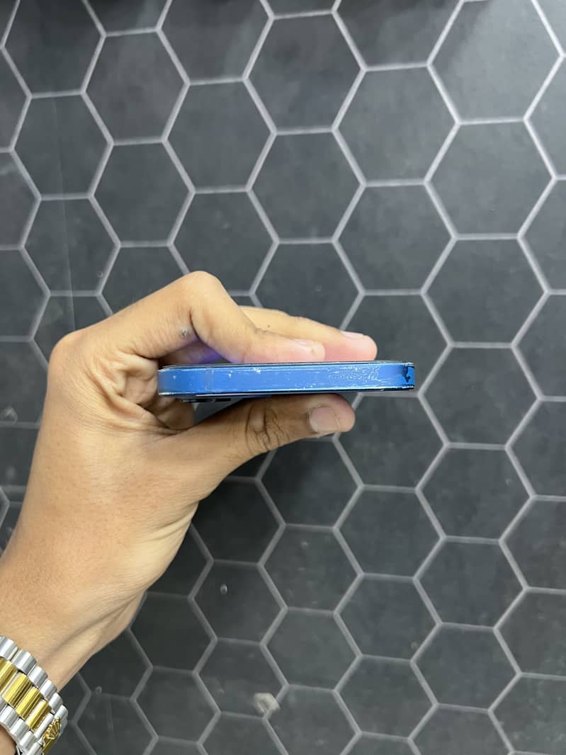 Apple iPhone 12 7