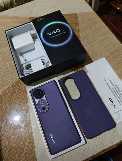vivo v 40 5 G 12 256 gb memomery 10 by 10 condition official approved