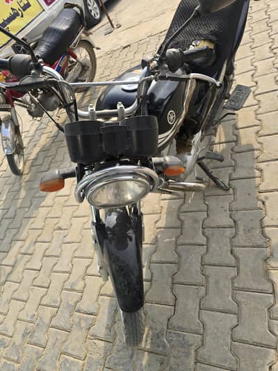 YBR Z 125 Black Color 2020