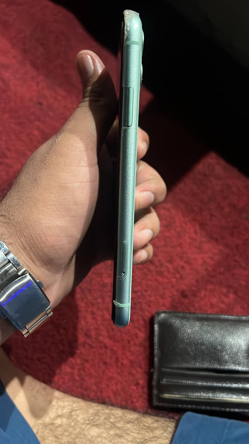 Apple iPhone 11 4