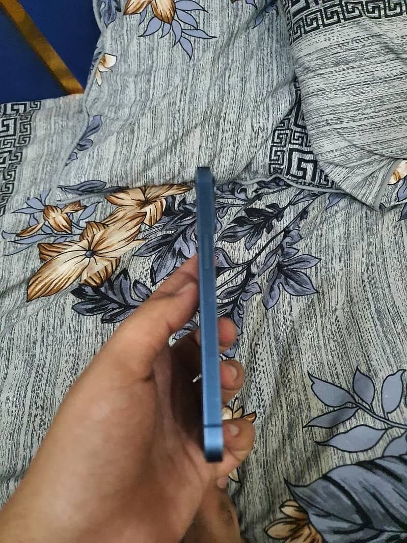 Apple iPhone 13 1