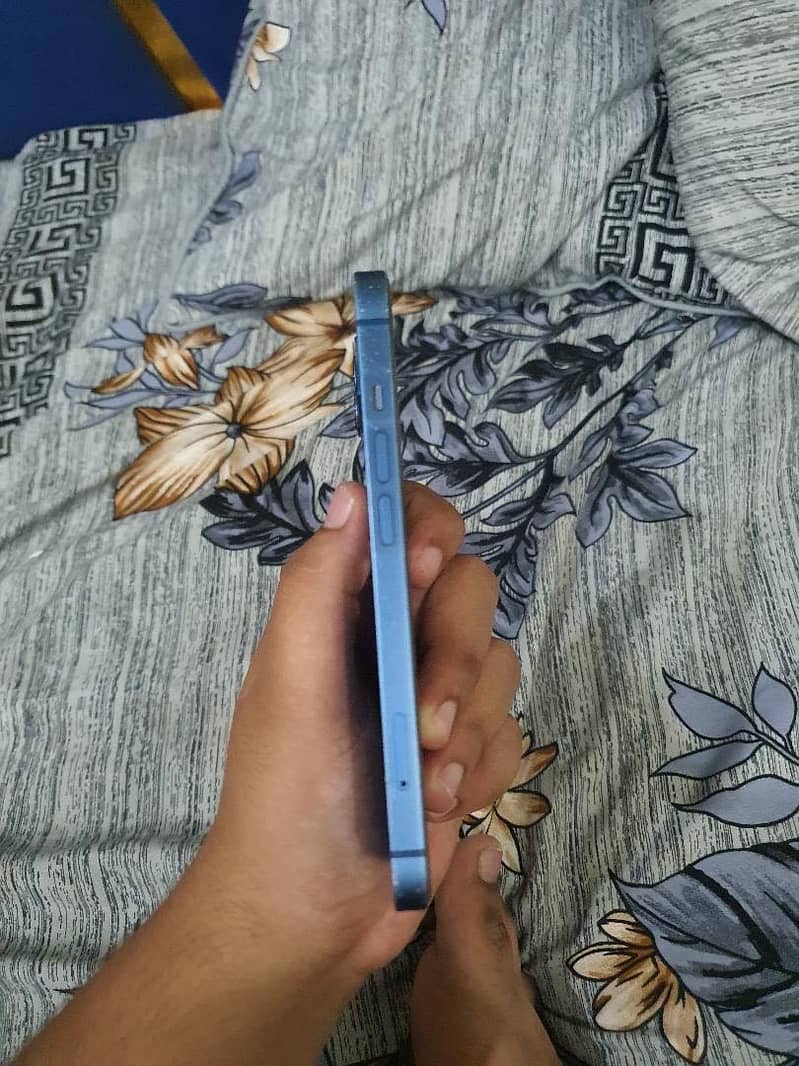 Apple iPhone 13 3