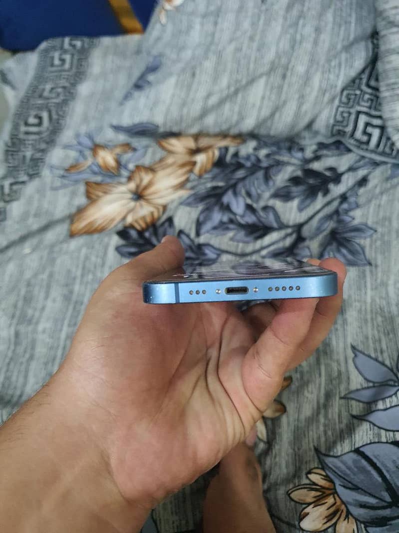 Apple iPhone 13 8