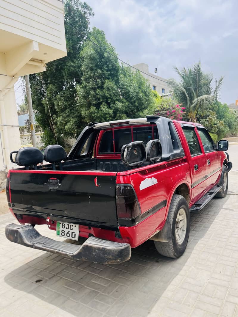 Isuzu D-Max 2002 1