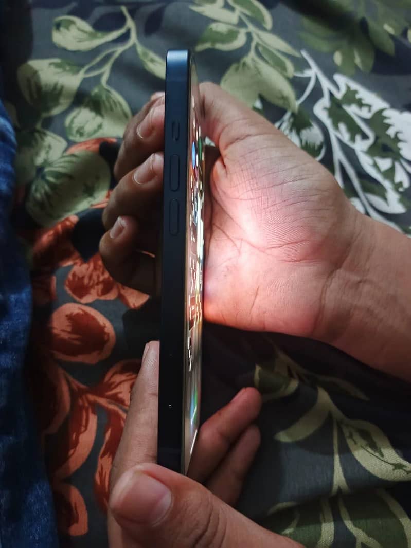 Apple iPhone 13 3