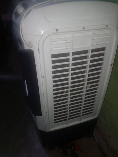 bilkul new condition hai bahut kam use hua Hai all okay no fault