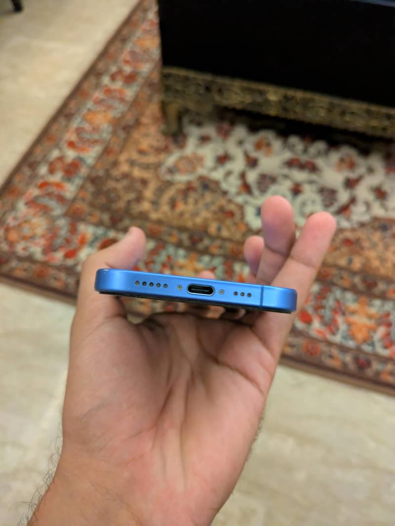 Apple iPhone 16 3