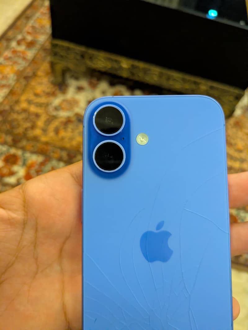 Apple iPhone 16 5