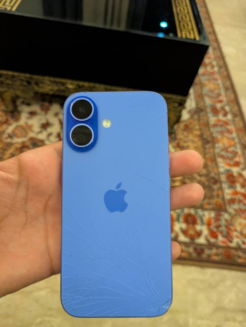 Apple iPhone 16 6