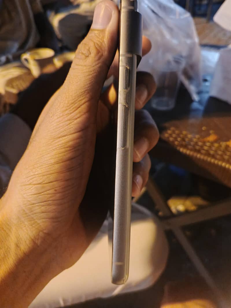 Google Pixel 8 4