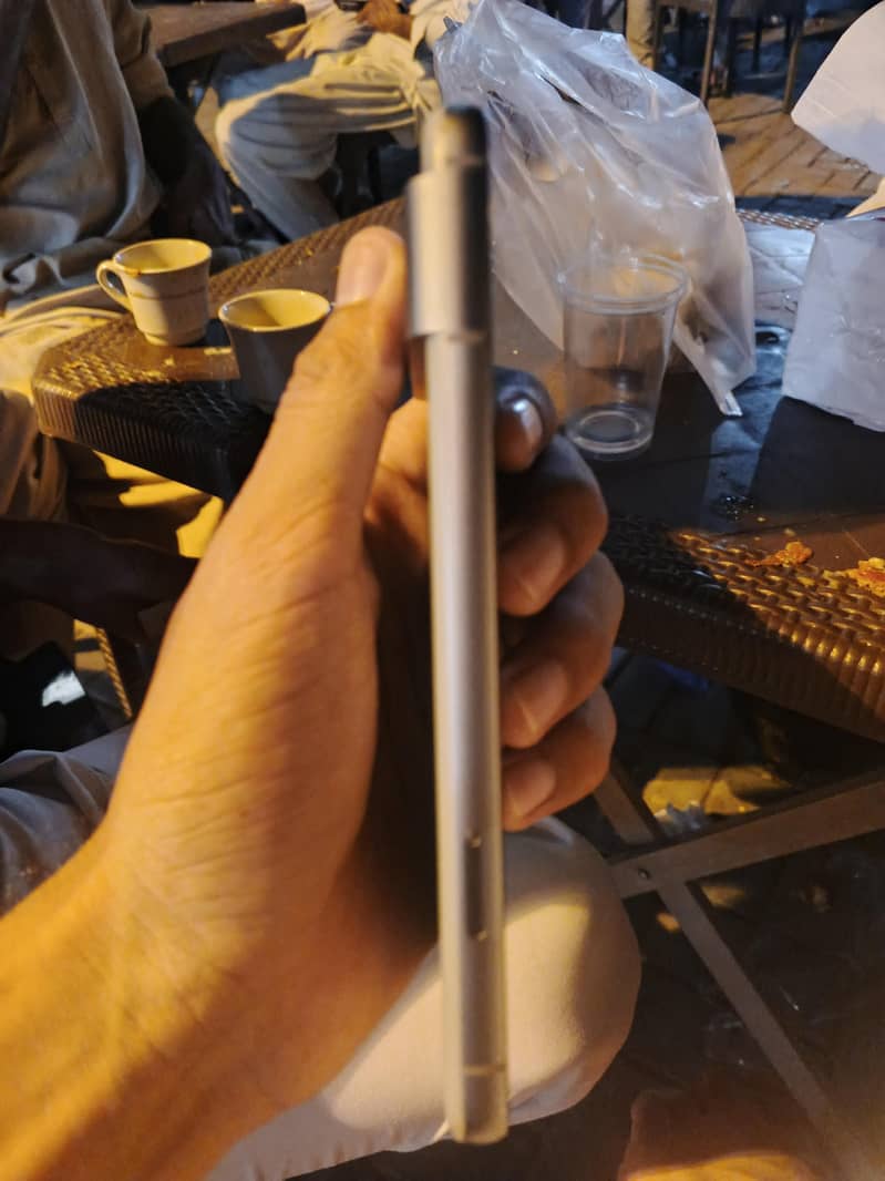 Google Pixel 8 5