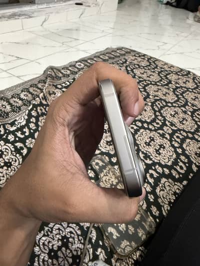 Apple iPhone 16 Pro
