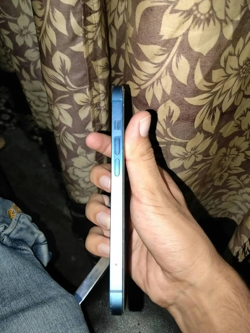 Apple iPhone 13 1