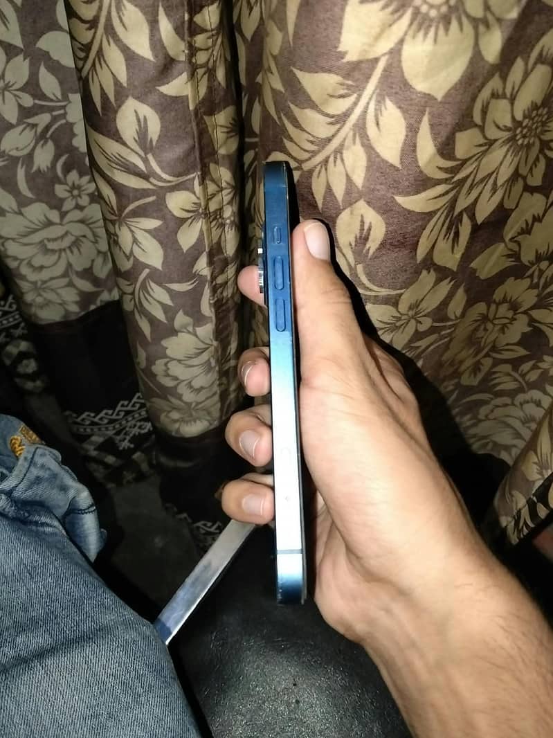 Apple iPhone 13 5