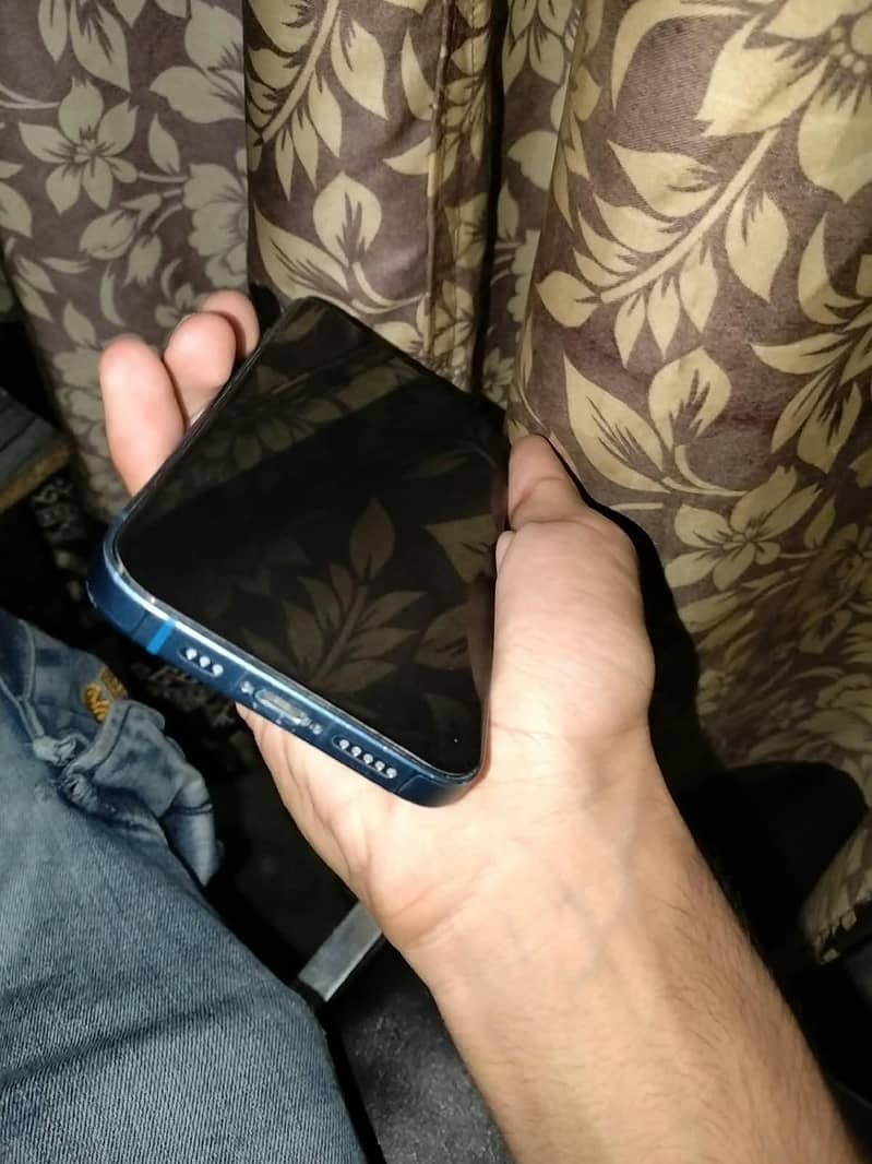 Apple iPhone 13 7