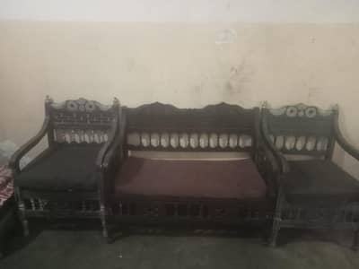 chanea ka sofa set hai 3pss