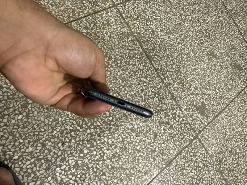 Apple iPhone 11 7