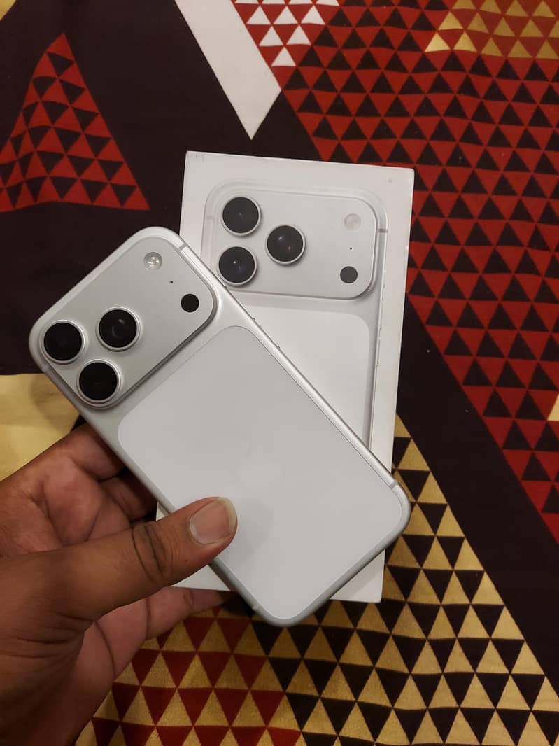 Apple iPhone 17 Pro 0