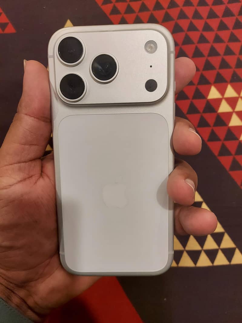 Apple iPhone 17 Pro 1