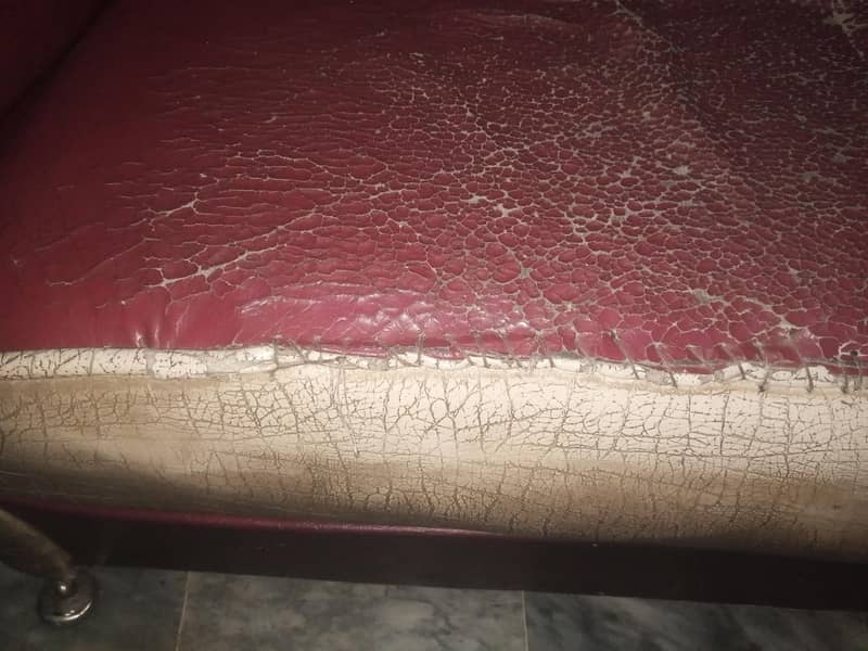 5 seter sofa set available 2