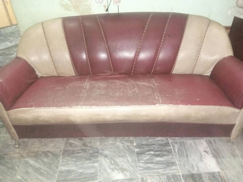 5 seter sofa set available 3