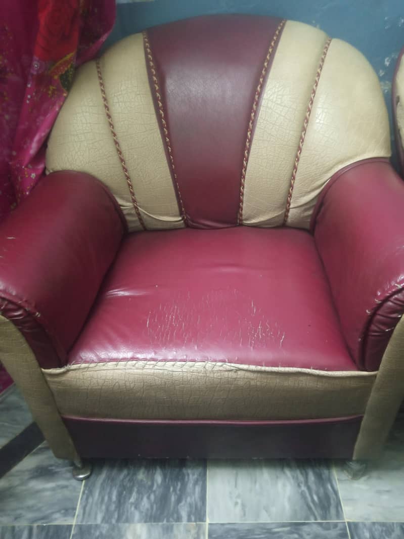 5 seter sofa set available 5