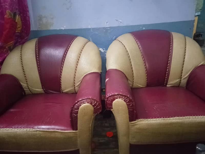 5 seter sofa set available 9