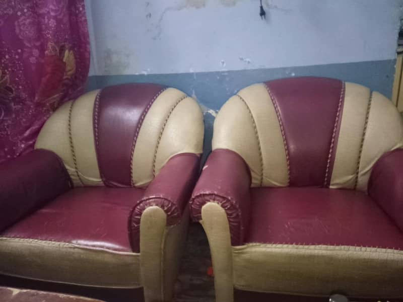 5 seter sofa set available 10