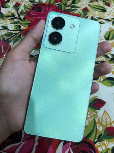 Vivo Y27s  (8 / 128) greenish colour with box and charger  phone 9/10