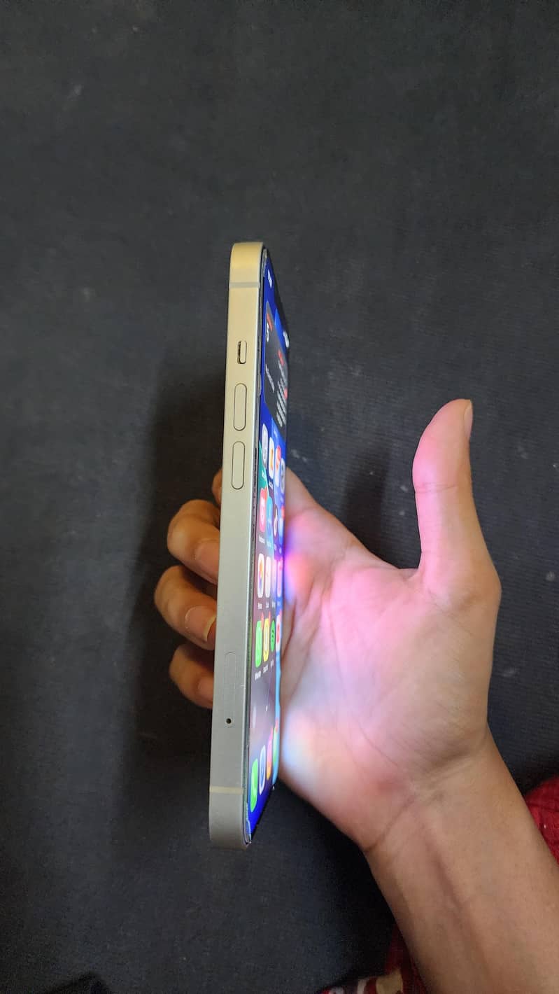 Apple iPhone 13 2